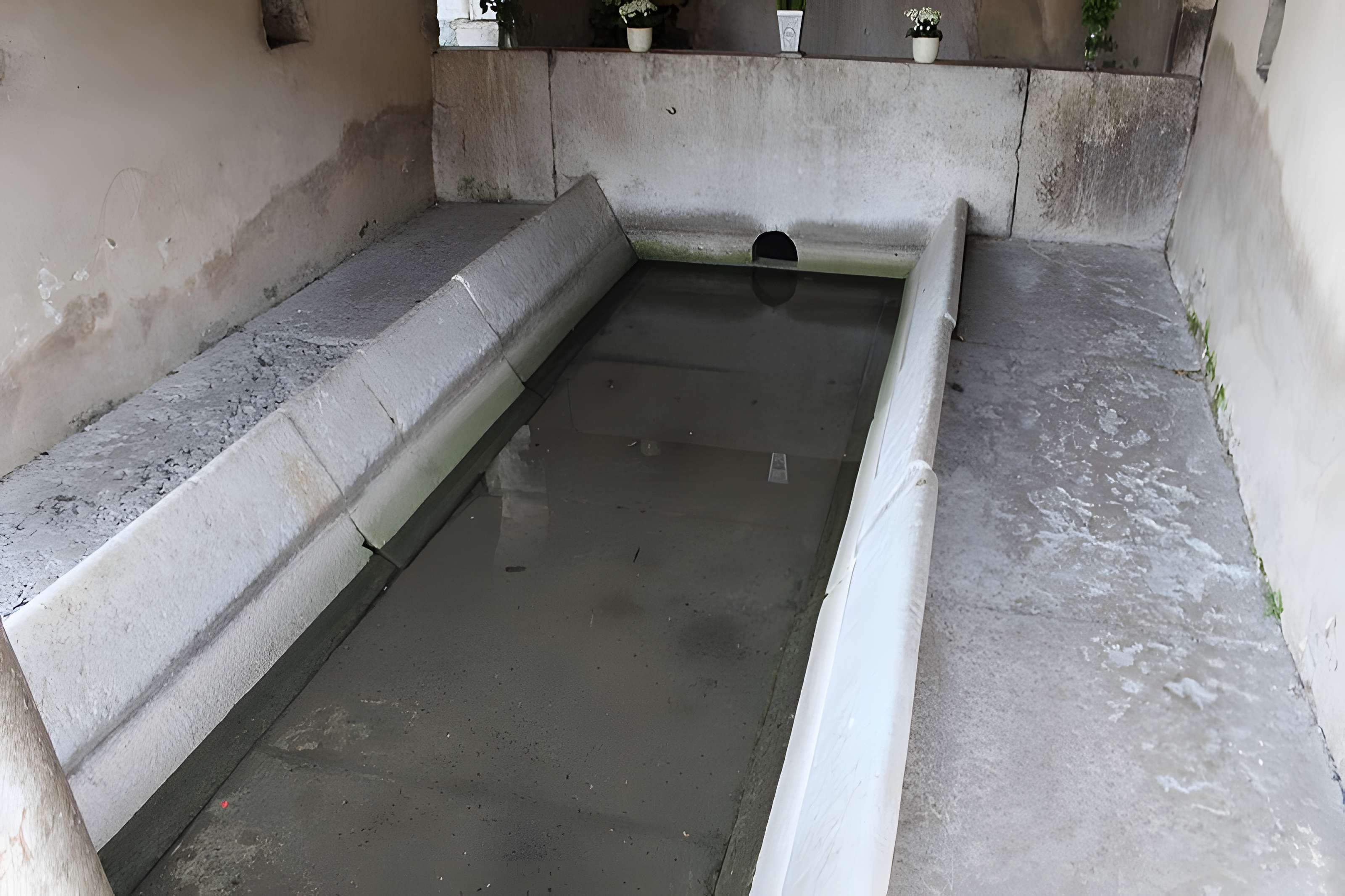 Fontaine-lavoir de Collonges à Saint-Sorlin-en-Bugey