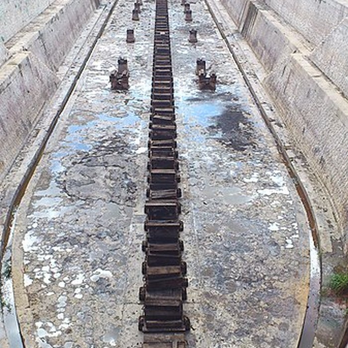 Photo de Deux formes de radoub des bassins à flot du port de Bordeaux