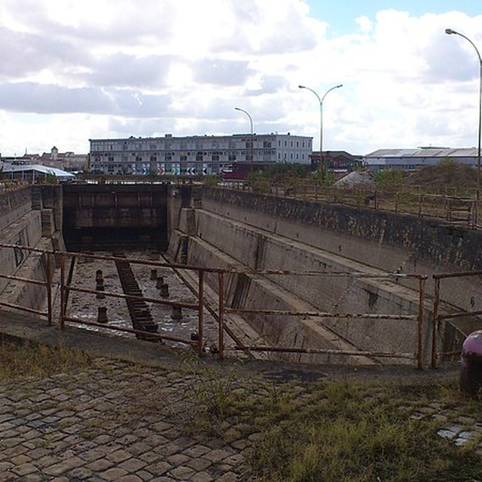 Photo de Deux formes de radoub des bassins à flot du port de Bordeaux