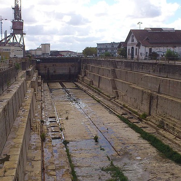 Photo de Deux formes de radoub des bassins à flot du port de Bordeaux