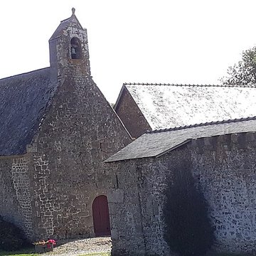 Chapelle et enceinte fortifiée de Loré