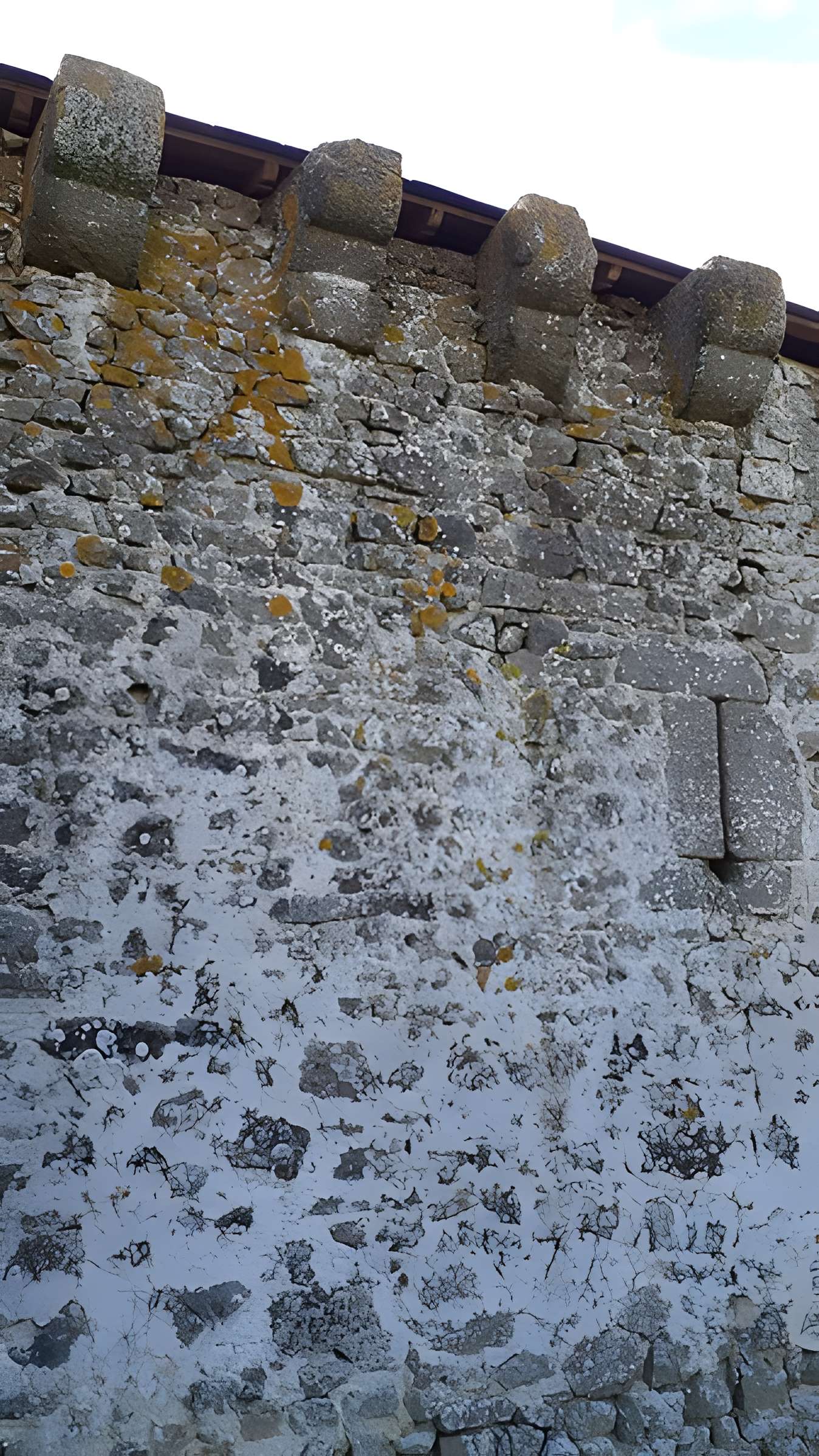 Chapelle et enceinte fortifiée de Loré