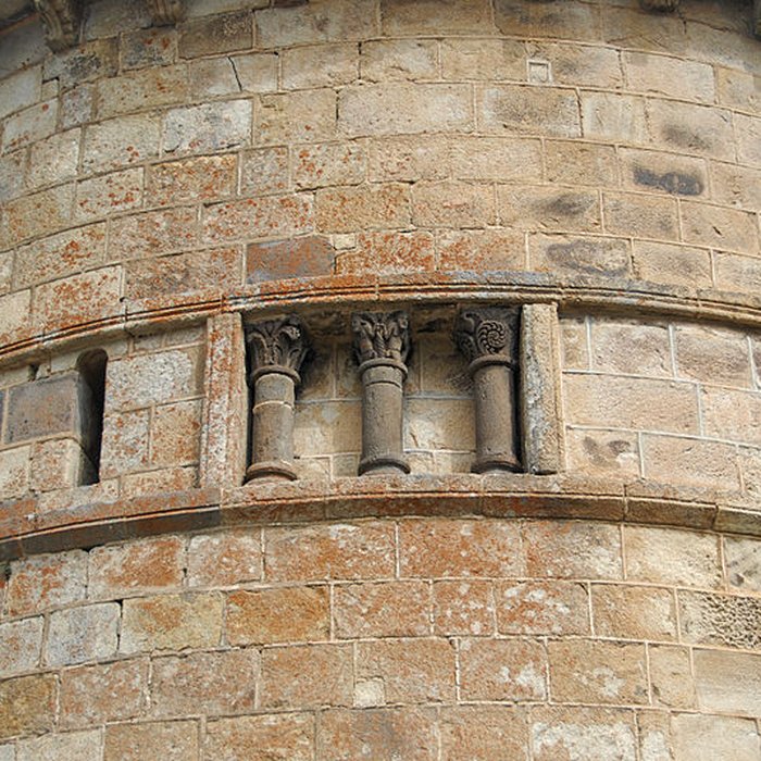 Photo de Chapelle funéraire de Chambon-sur-Lac