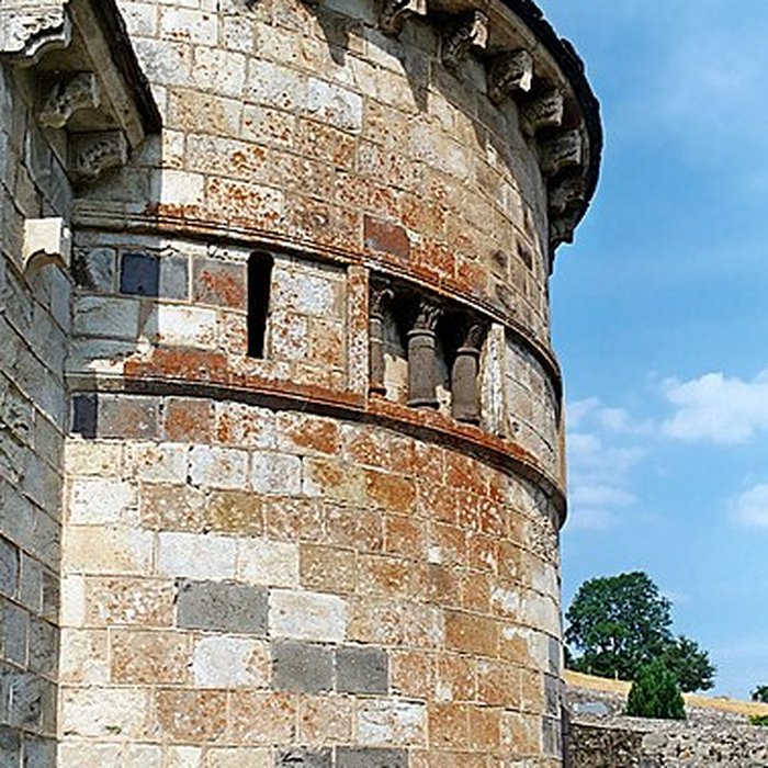 Photo de Chapelle funéraire de Chambon-sur-Lac