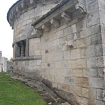 Chapelle funéraire de Chambon-sur-Lac