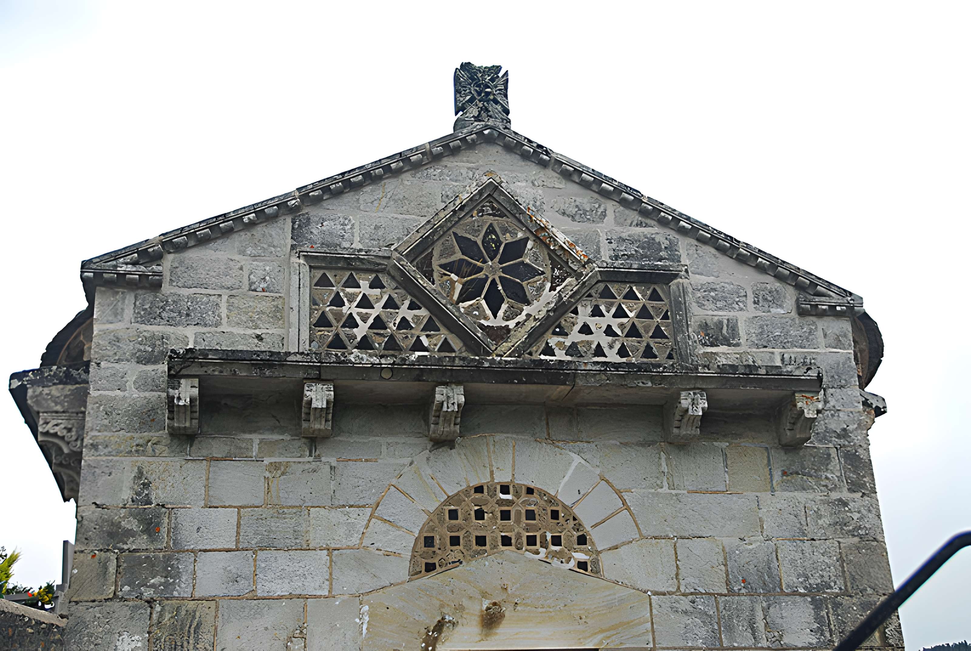 Chapelle funéraire de Chambon-sur-Lac