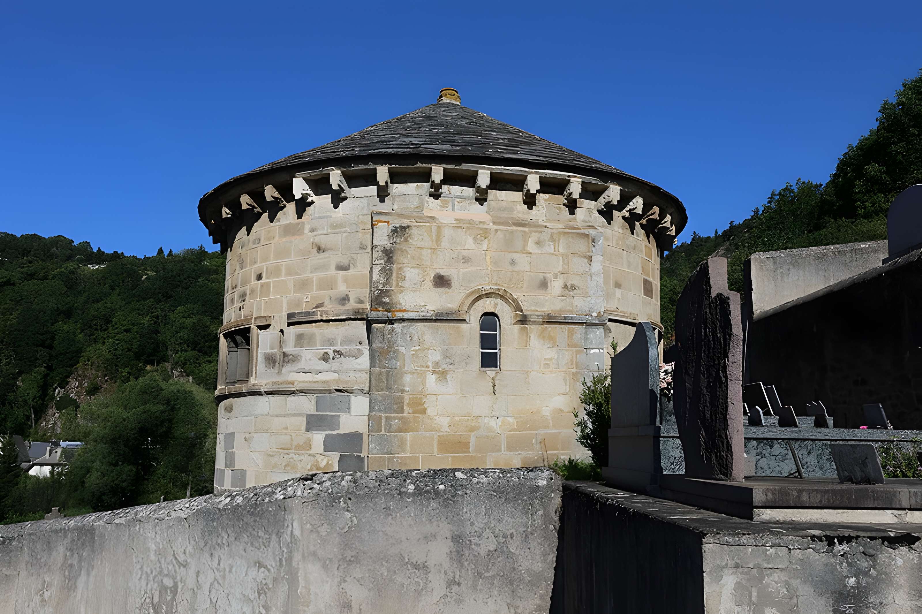 Chapelle funéraire de Chambon-sur-Lac