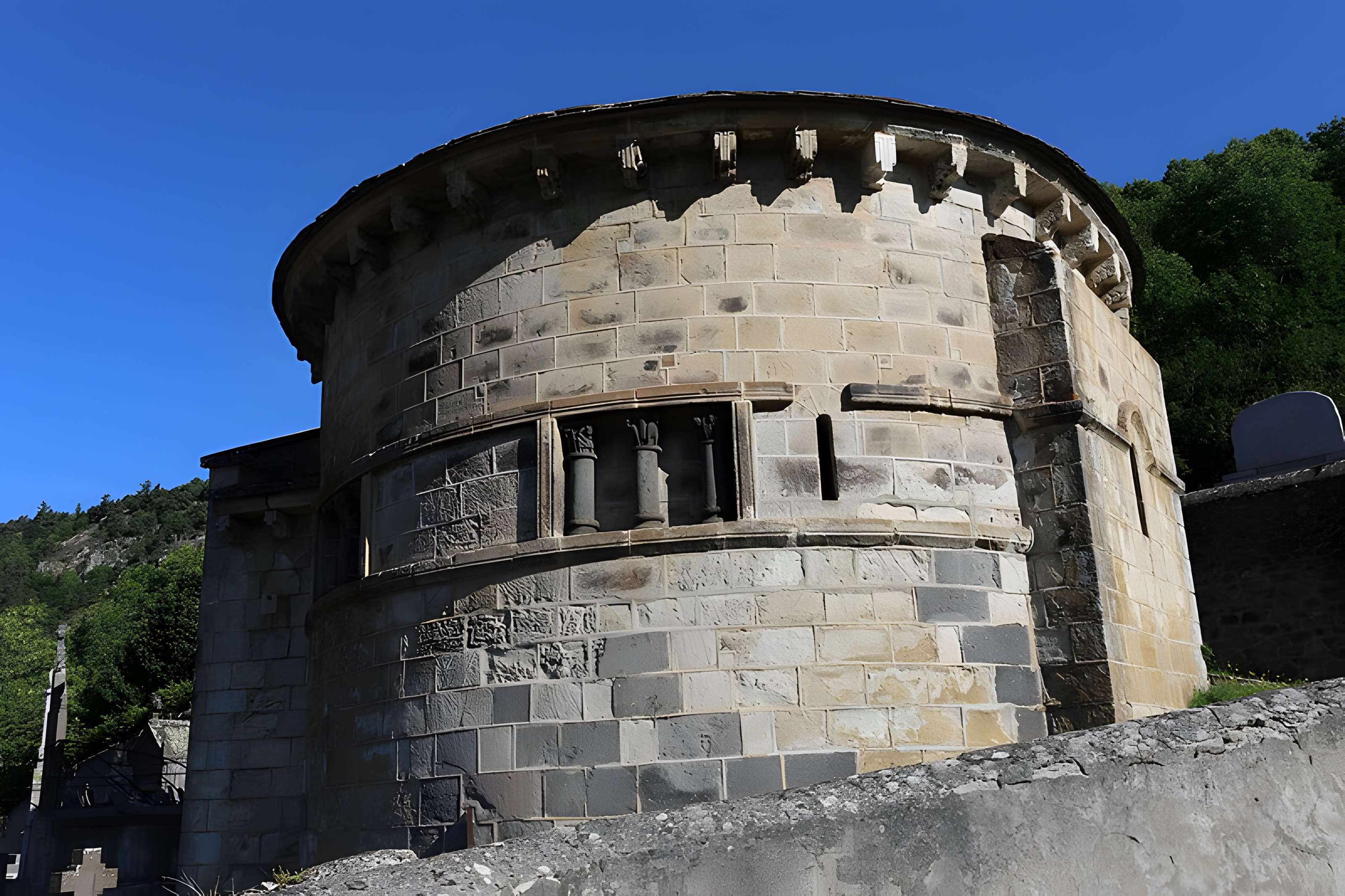 Chapelle funéraire de Chambon-sur-Lac