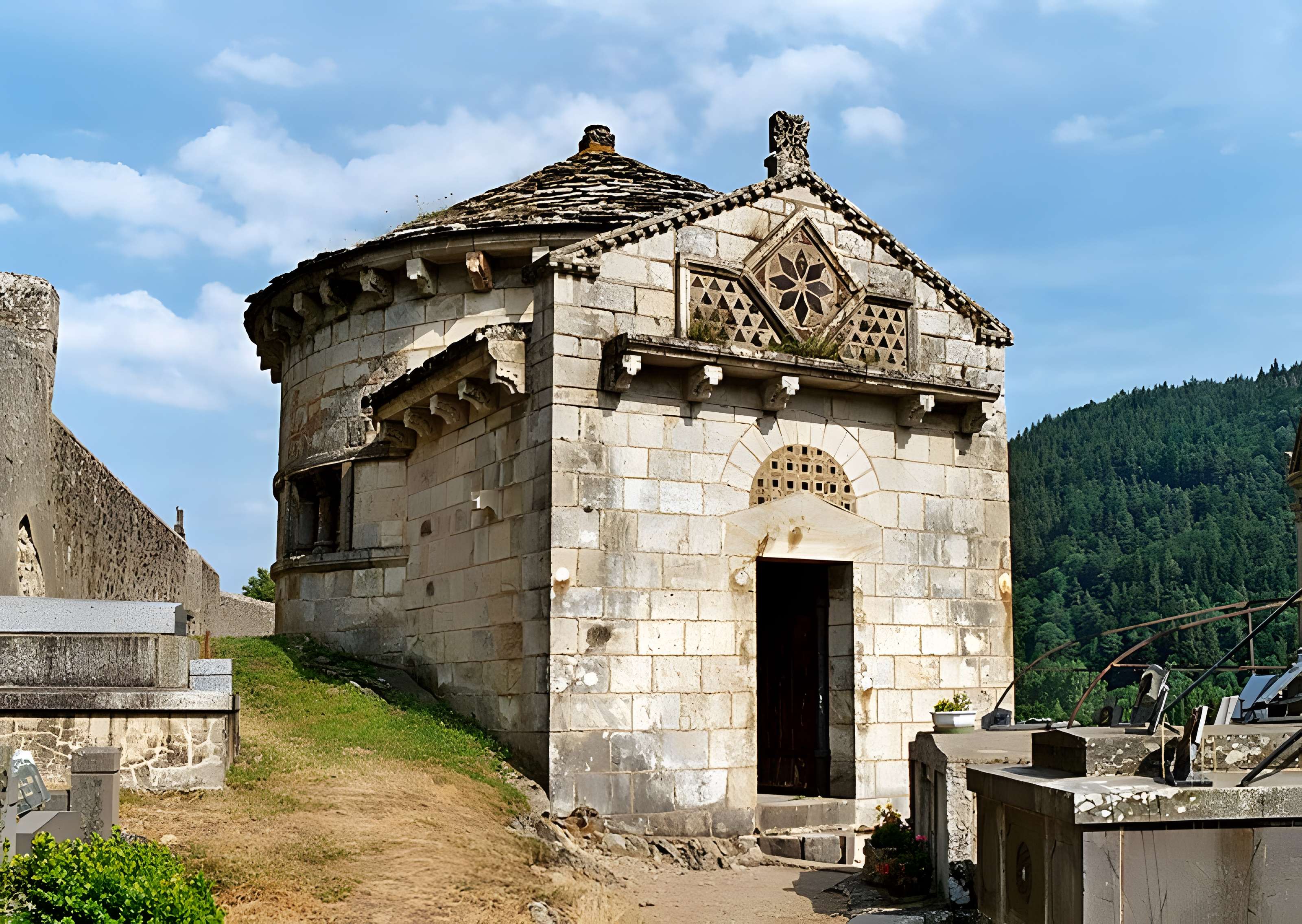 Chapelle funéraire de Chambon-sur-Lac