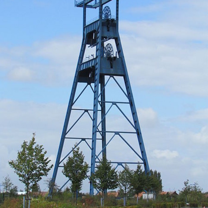 Photo de Fosse n 9 de lEscarpelle à Roost-Warendin