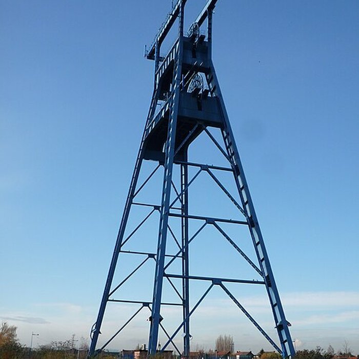 Photo de Fosse n 9 de lEscarpelle à Roost-Warendin