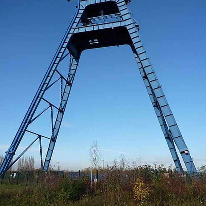 Photo de Fosse n 9 de lEscarpelle à Roost-Warendin