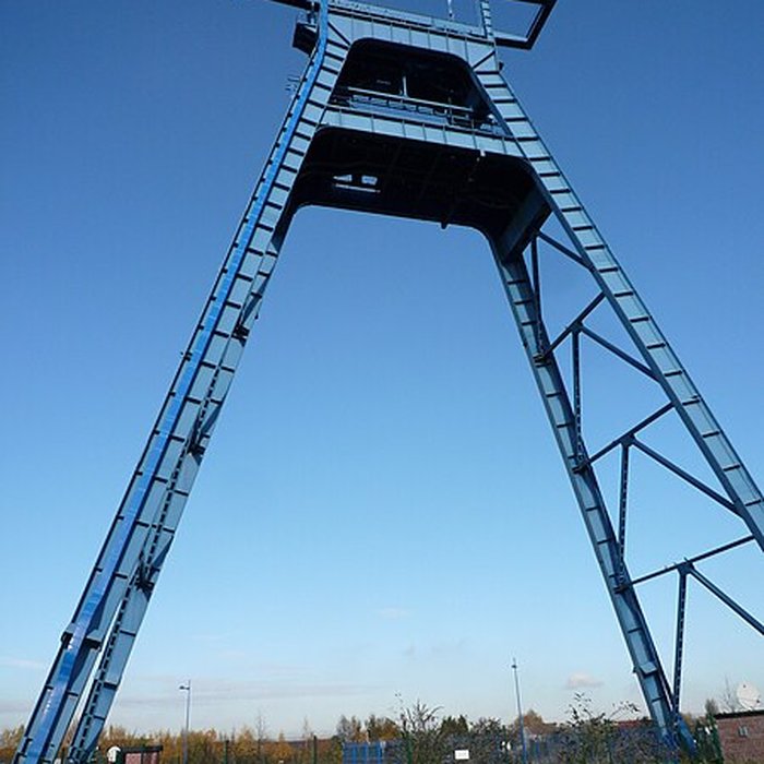 Photo de Fosse n 9 de lEscarpelle à Roost-Warendin