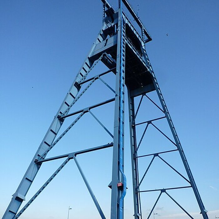 Photo de Fosse n 9 de lEscarpelle à Roost-Warendin