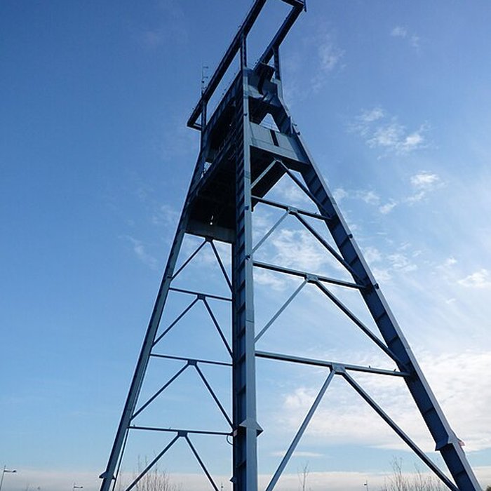 Photo de Fosse n 9 de lEscarpelle à Roost-Warendin