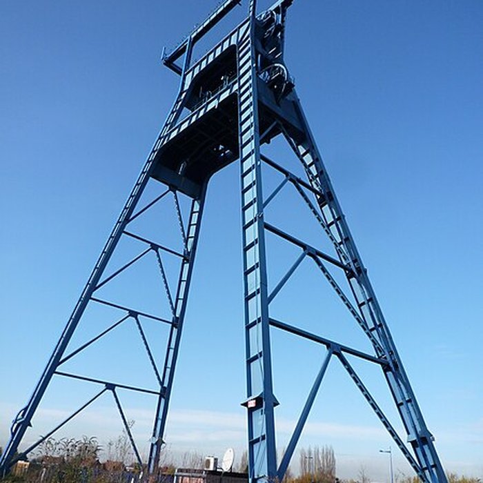 Photo de Fosse n 9 de lEscarpelle à Roost-Warendin