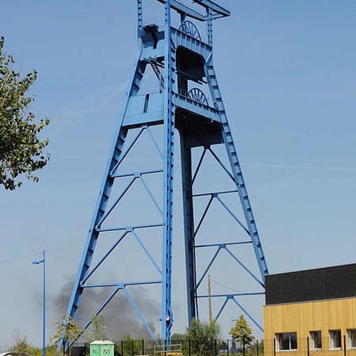 Photo de Fosse n 9 de lEscarpelle à Roost-Warendin