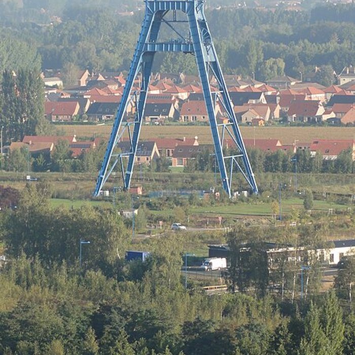 Photo de Fosse n 9 de lEscarpelle à Roost-Warendin