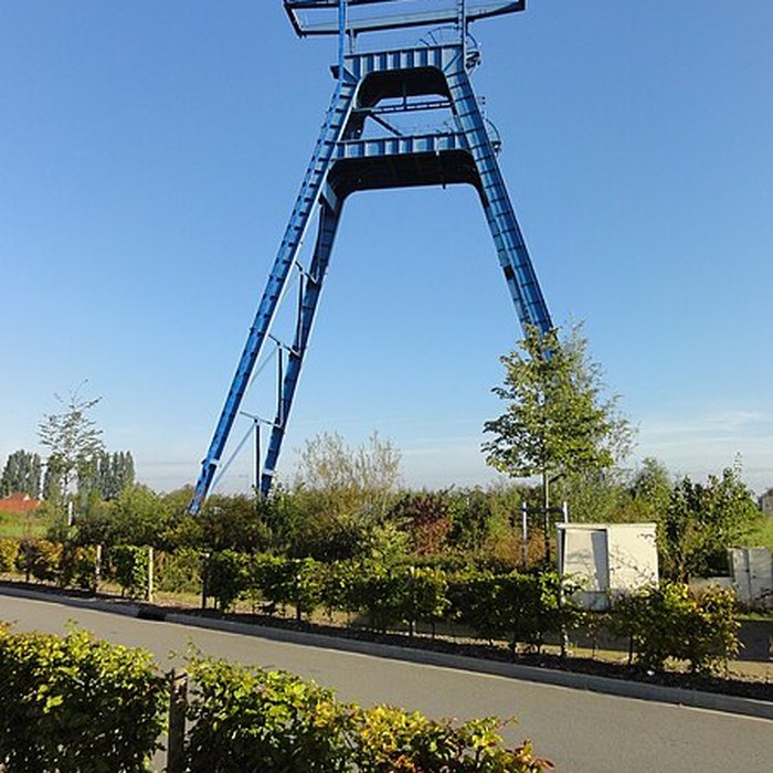 Photo de Fosse n 9 de lEscarpelle à Roost-Warendin