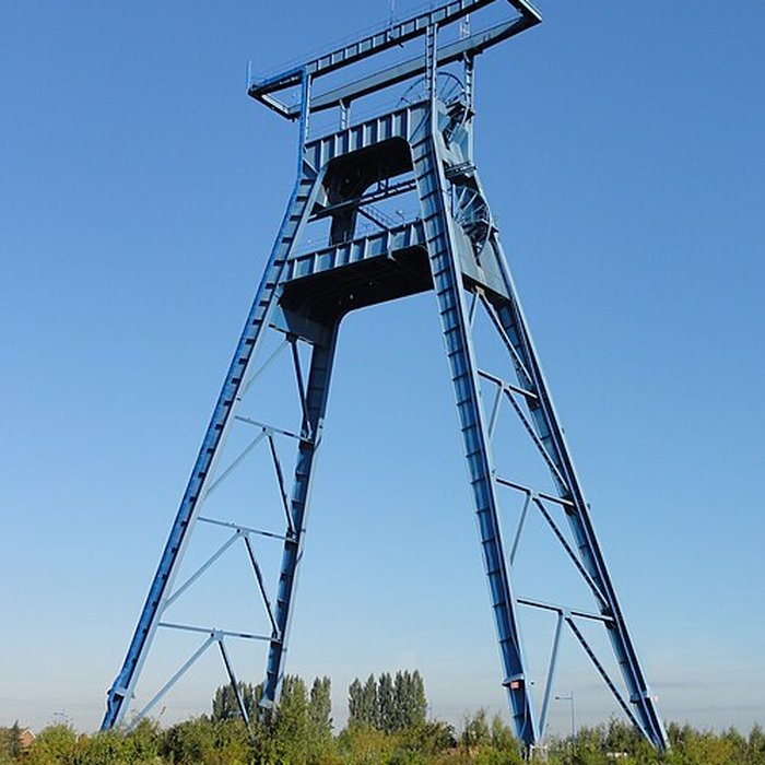 Photo de Fosse n 9 de lEscarpelle à Roost-Warendin