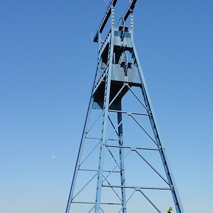 Photo de Fosse n 9 de lEscarpelle à Roost-Warendin