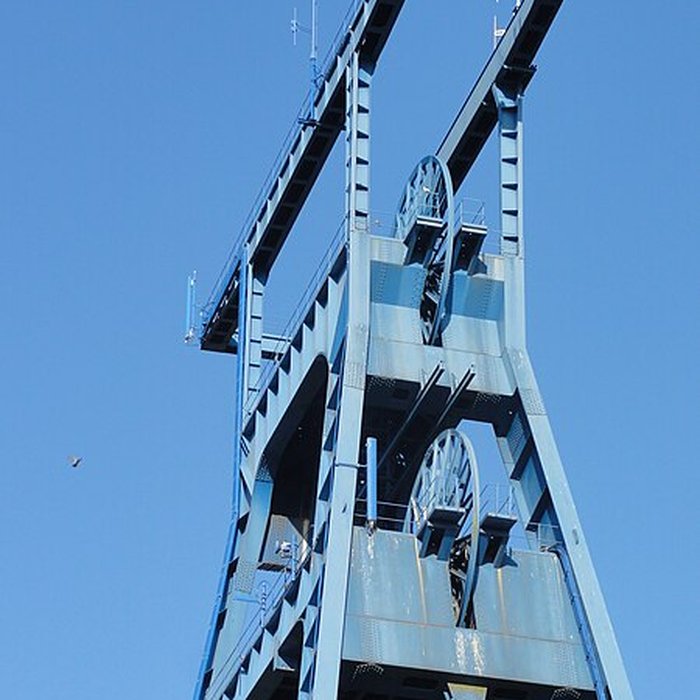 Photo de Fosse n 9 de lEscarpelle à Roost-Warendin