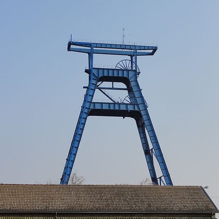 Photo de Fosse n 9 de lEscarpelle à Roost-Warendin