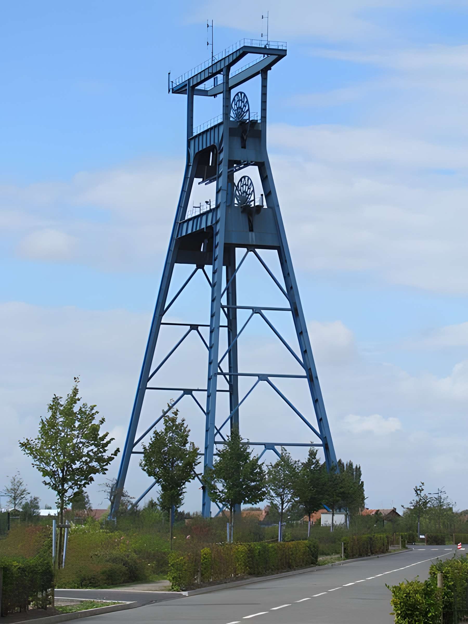 Fosse n° 9 de l'Escarpelle à Roost-Warendin 