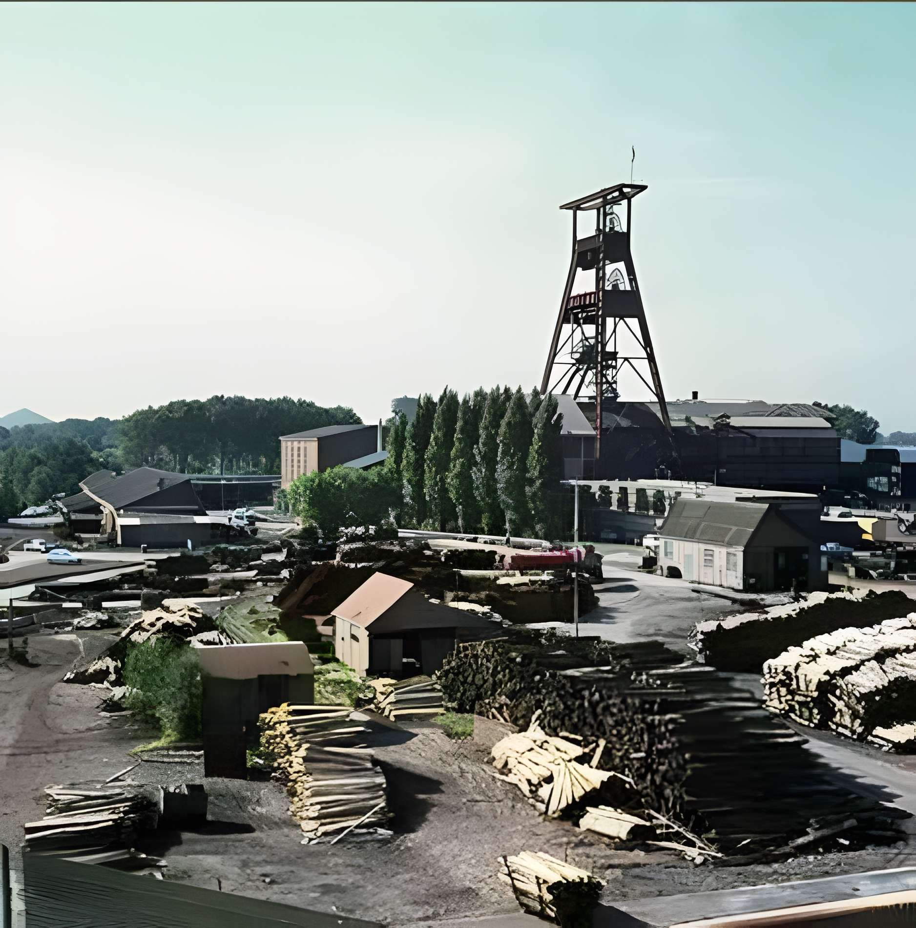 Fosse n° 9 de l'Escarpelle à Roost-Warendin