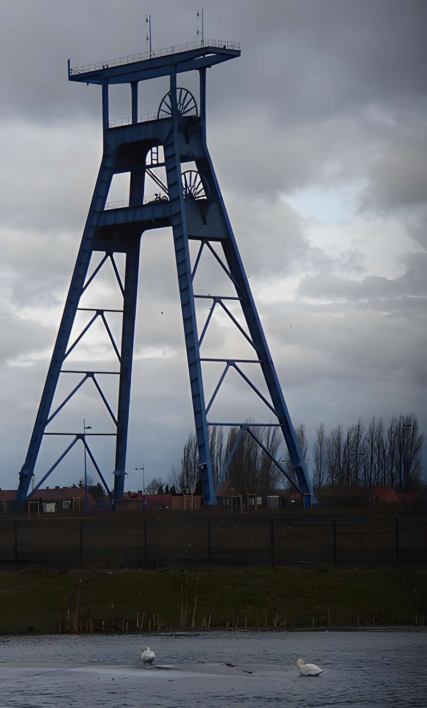 Fosse n° 9 de l'Escarpelle à Roost-Warendin