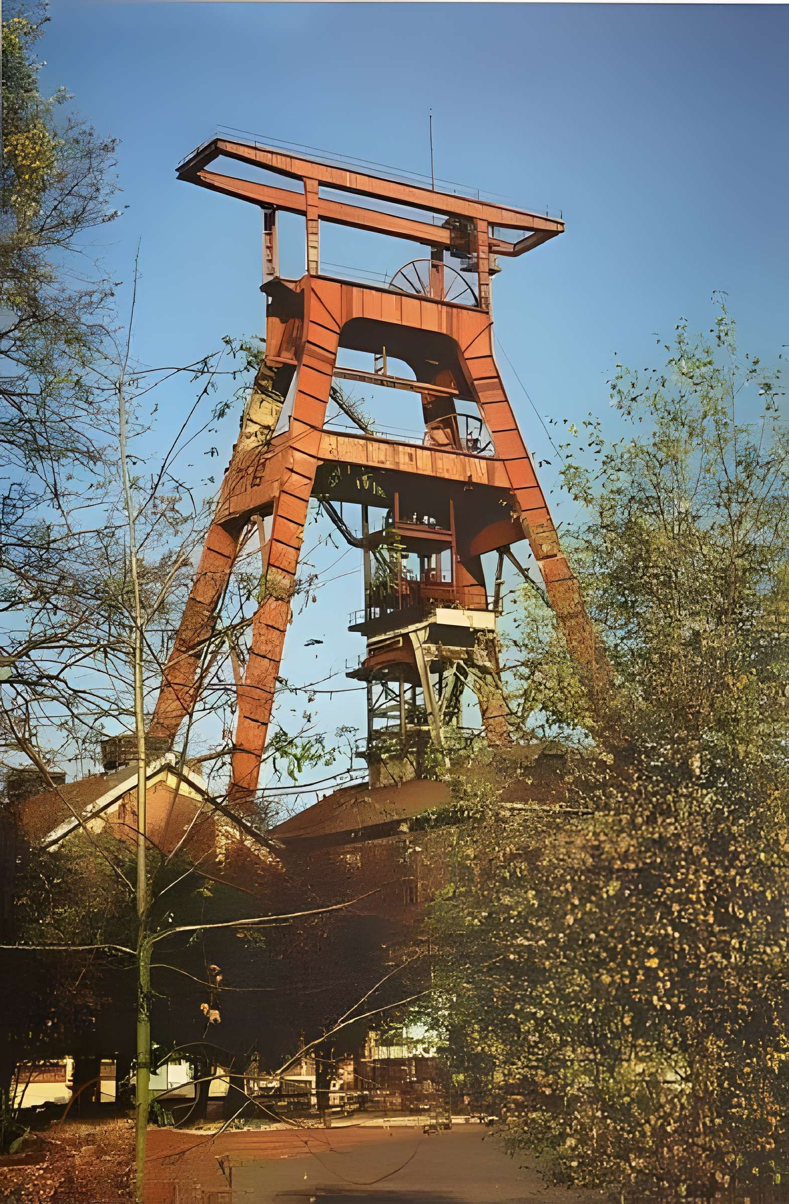 Fosse n° 9 de l'Escarpelle à Roost-Warendin