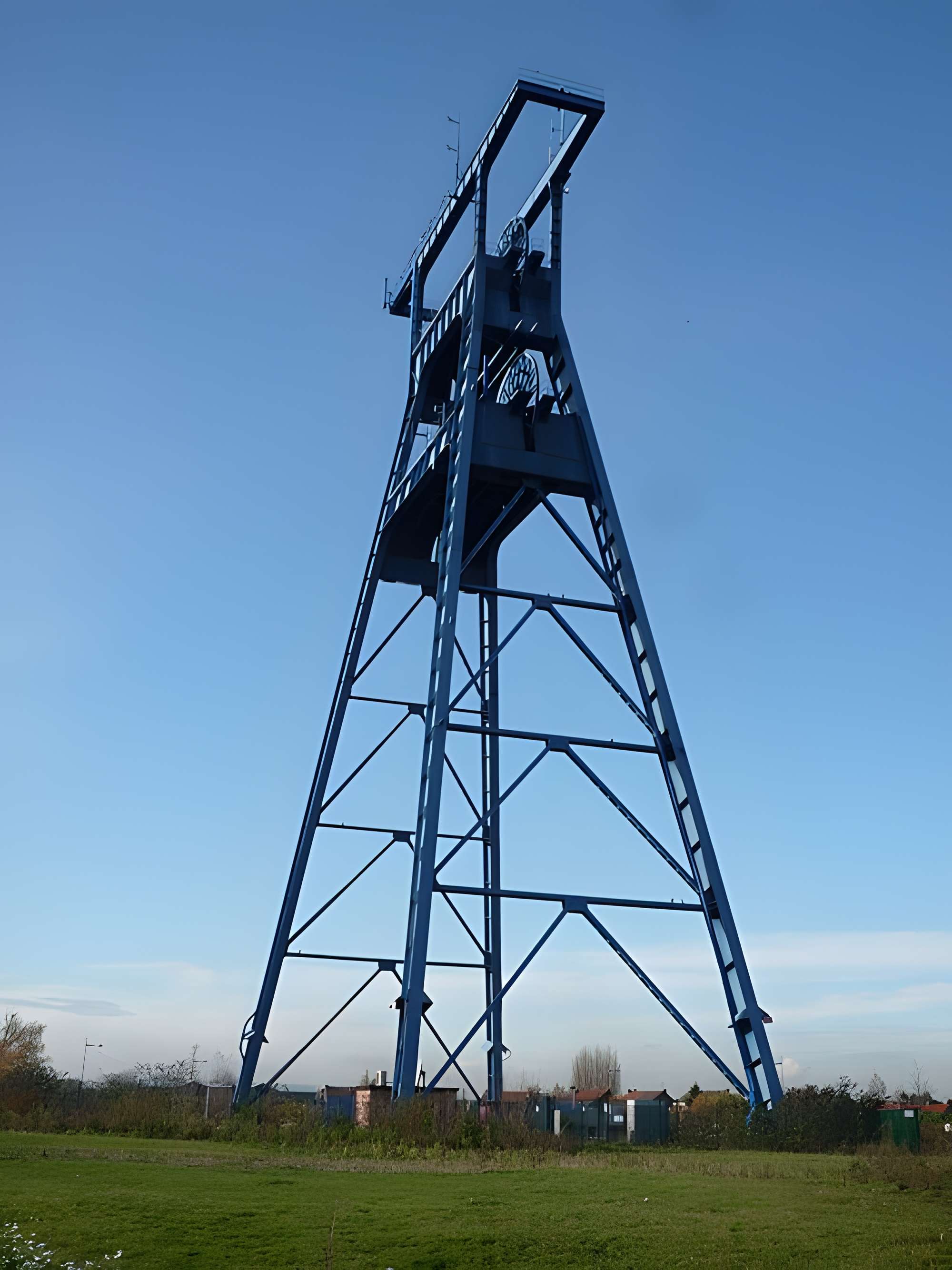 Fosse n° 9 de l'Escarpelle à Roost-Warendin