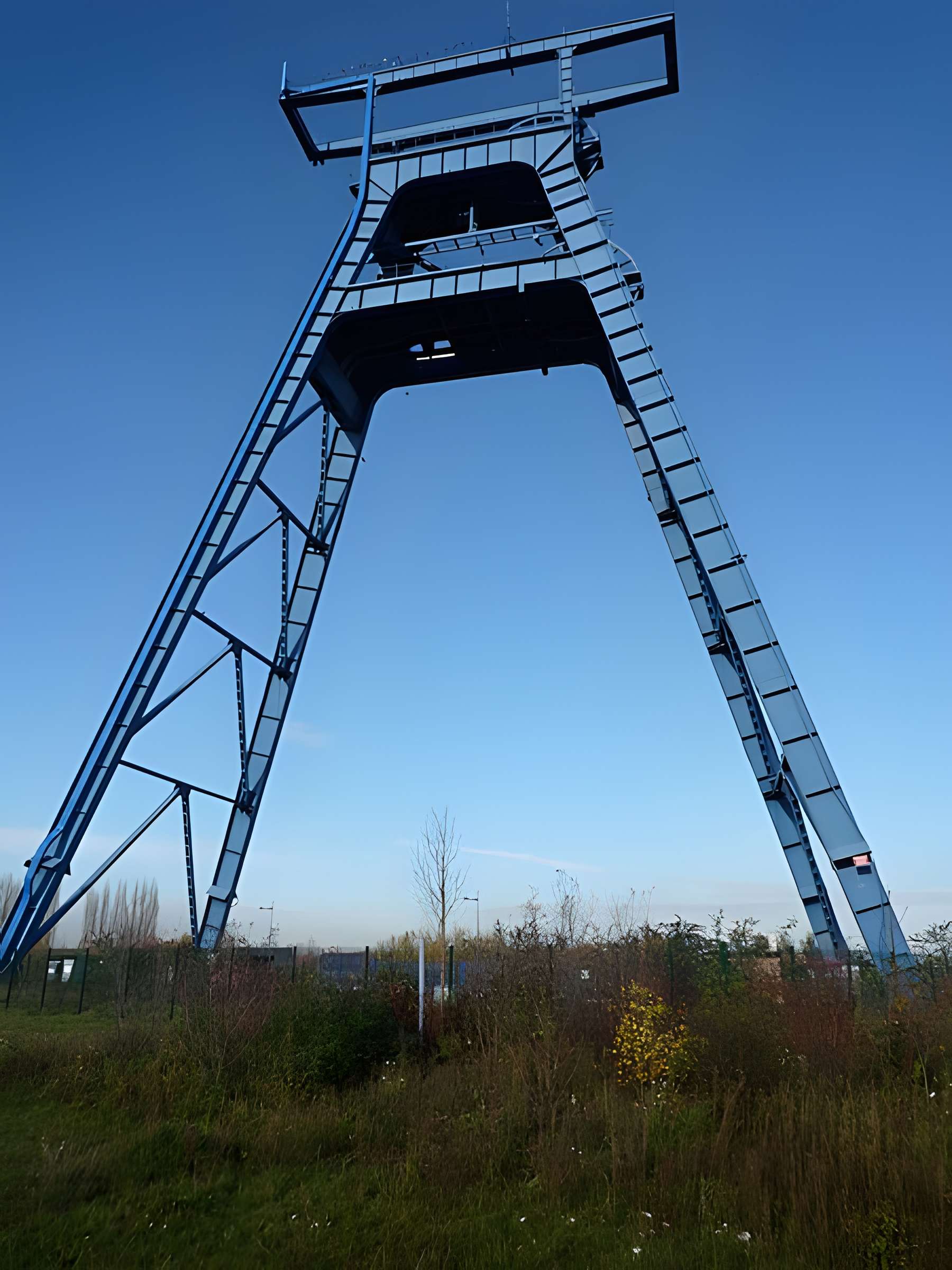 Fosse n° 9 de l'Escarpelle à Roost-Warendin