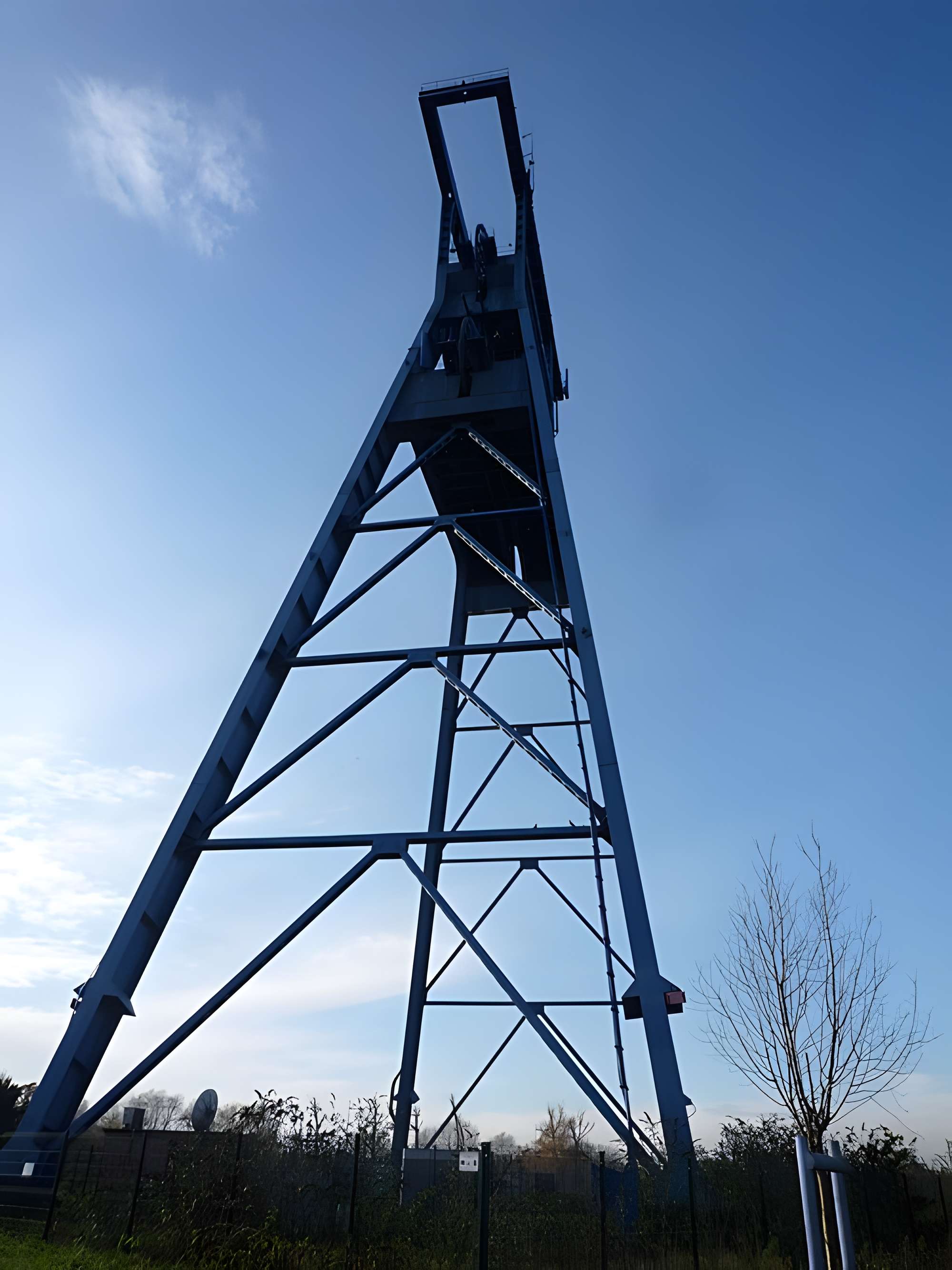 Fosse n° 9 de l'Escarpelle à Roost-Warendin