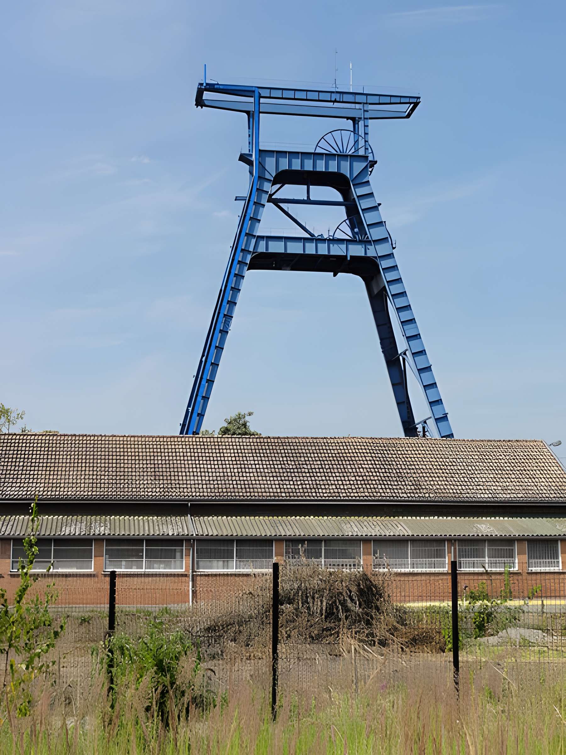 Fosse n° 9 de l'Escarpelle à Roost-Warendin