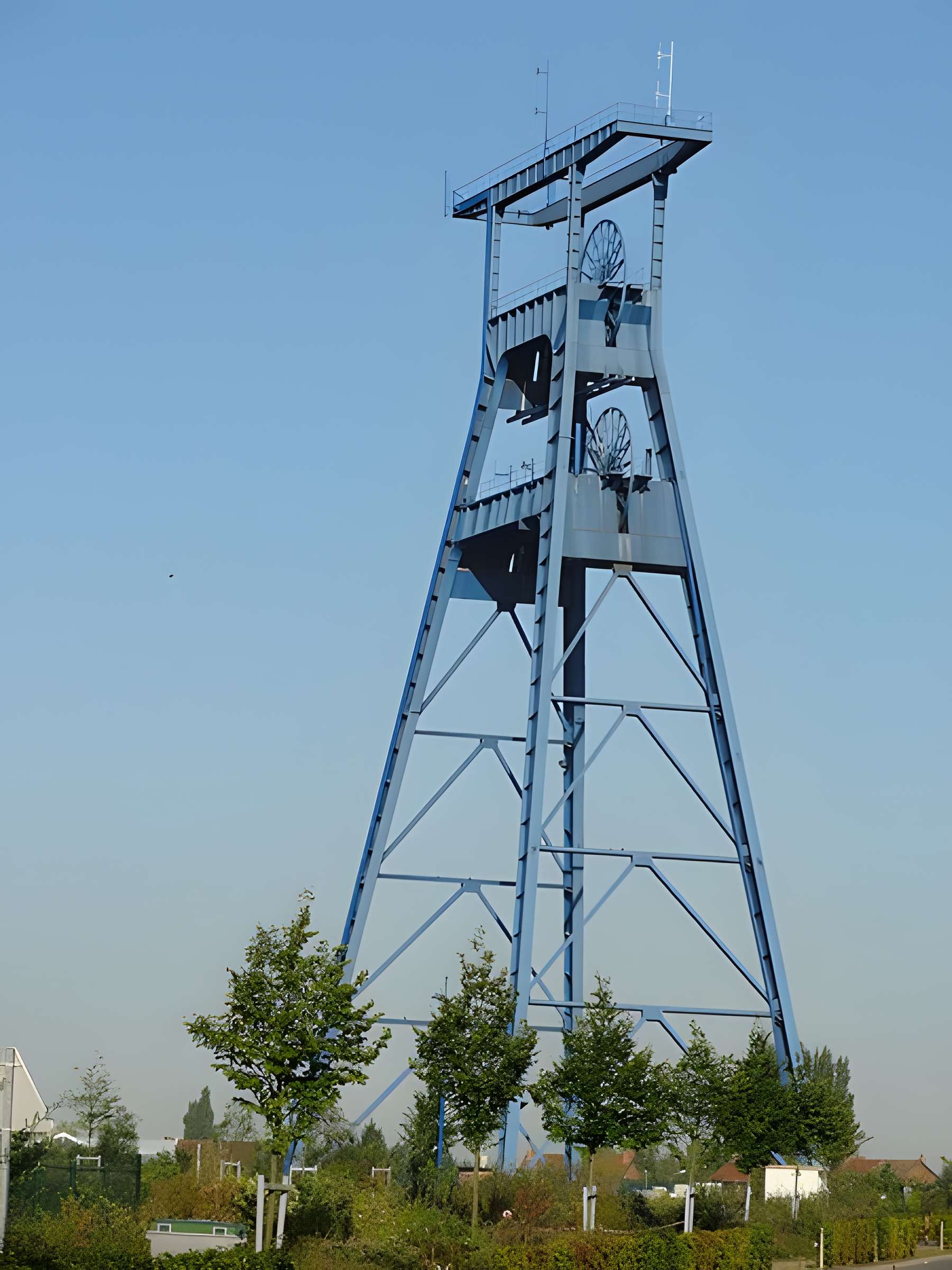 Fosse n° 9 de l'Escarpelle à Roost-Warendin