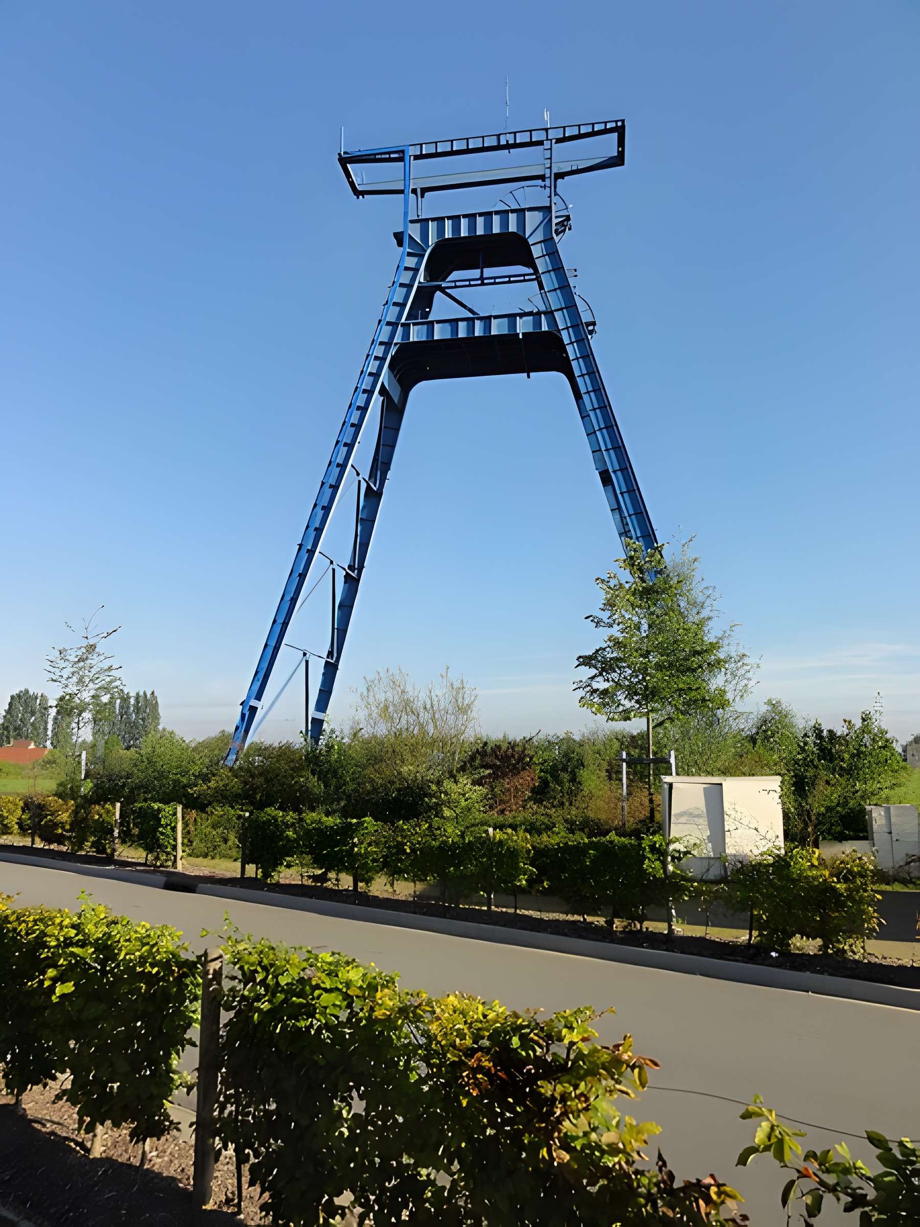 Fosse n° 9 de l'Escarpelle à Roost-Warendin