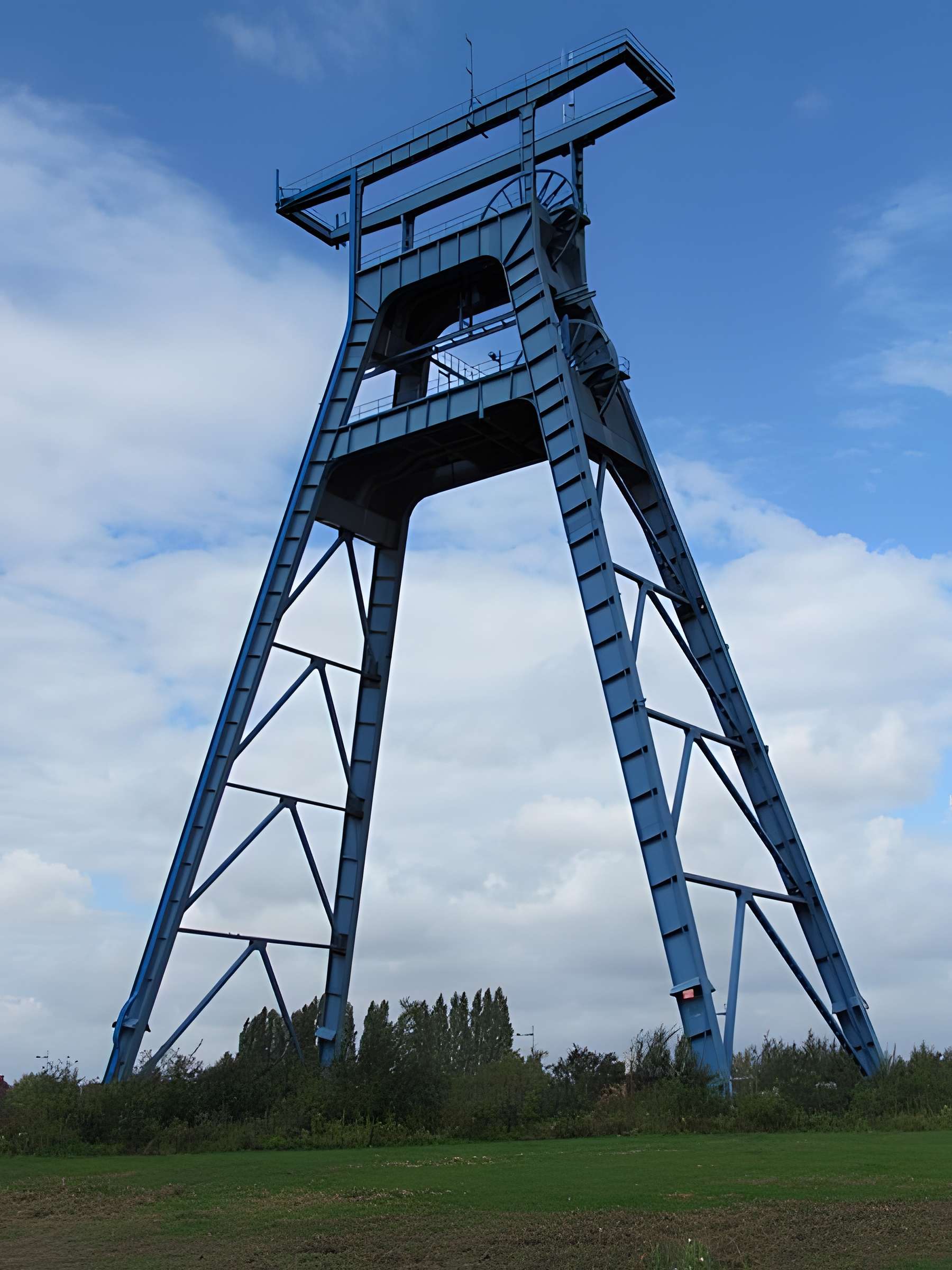 Fosse n° 9 de l'Escarpelle à Roost-Warendin