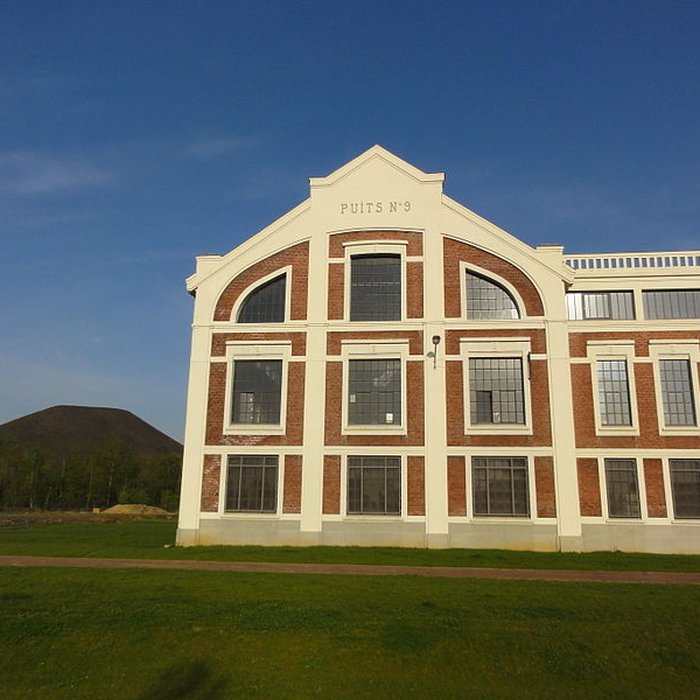 Photo de Fosse n 9 et 9 bis des mines de Dourges à Oignies