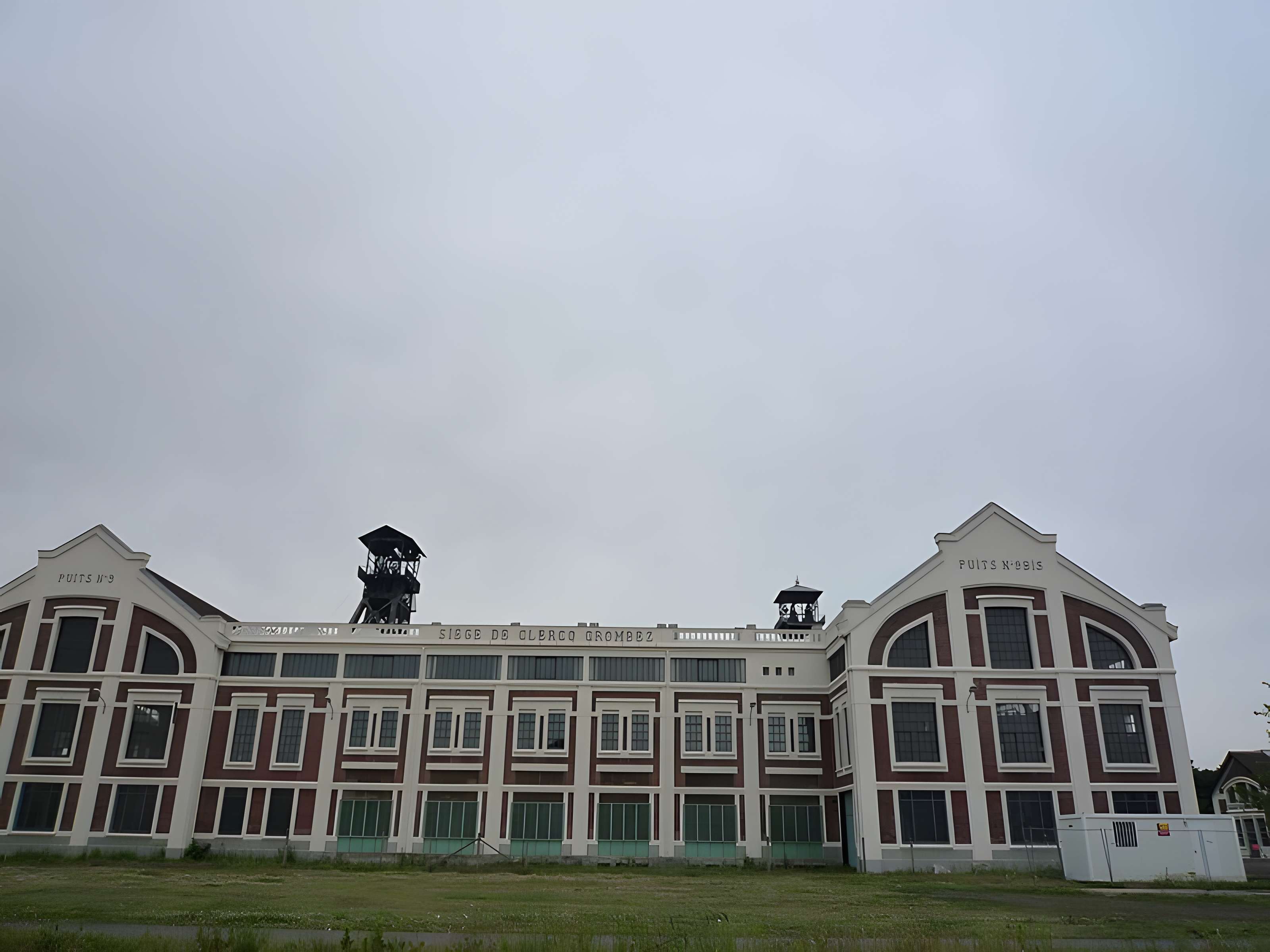 Fosse n° 9 et 9 bis des mines de Dourges à Oignies