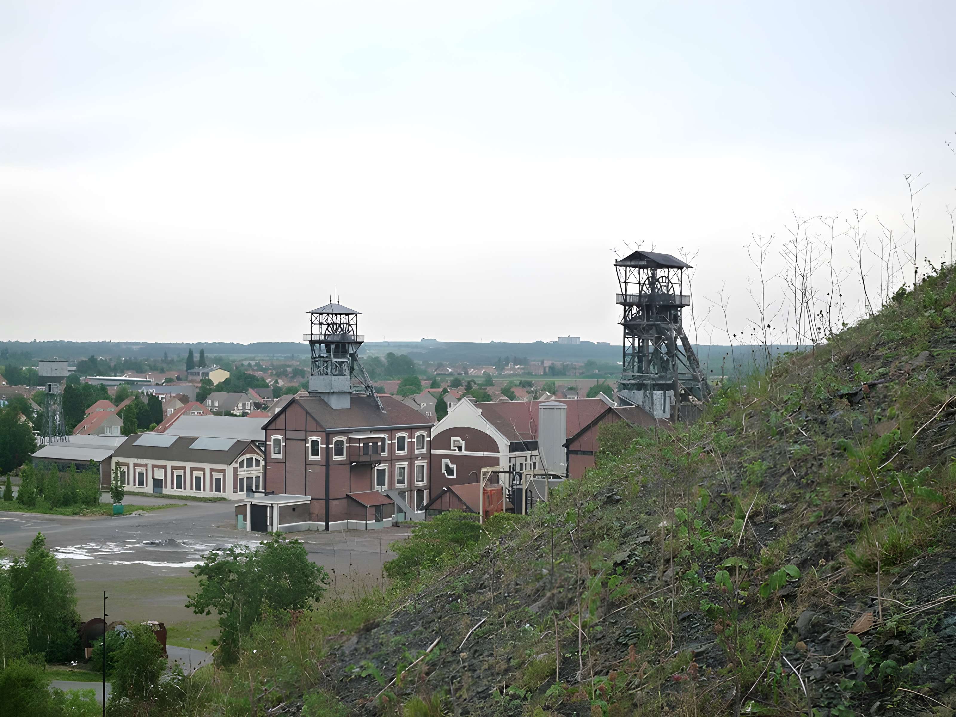 Fosse n° 9 et 9 bis des mines de Dourges à Oignies