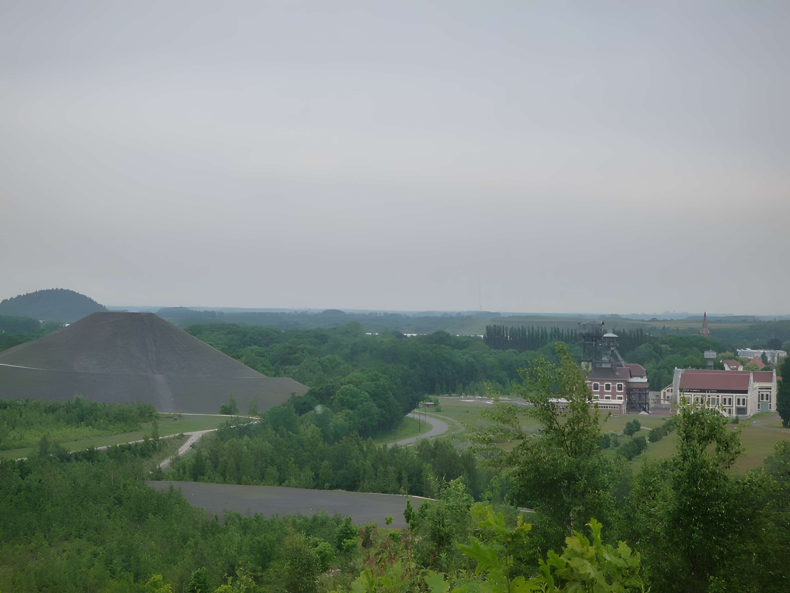 Fosse n° 9 et 9 bis des mines de Dourges à Oignies
