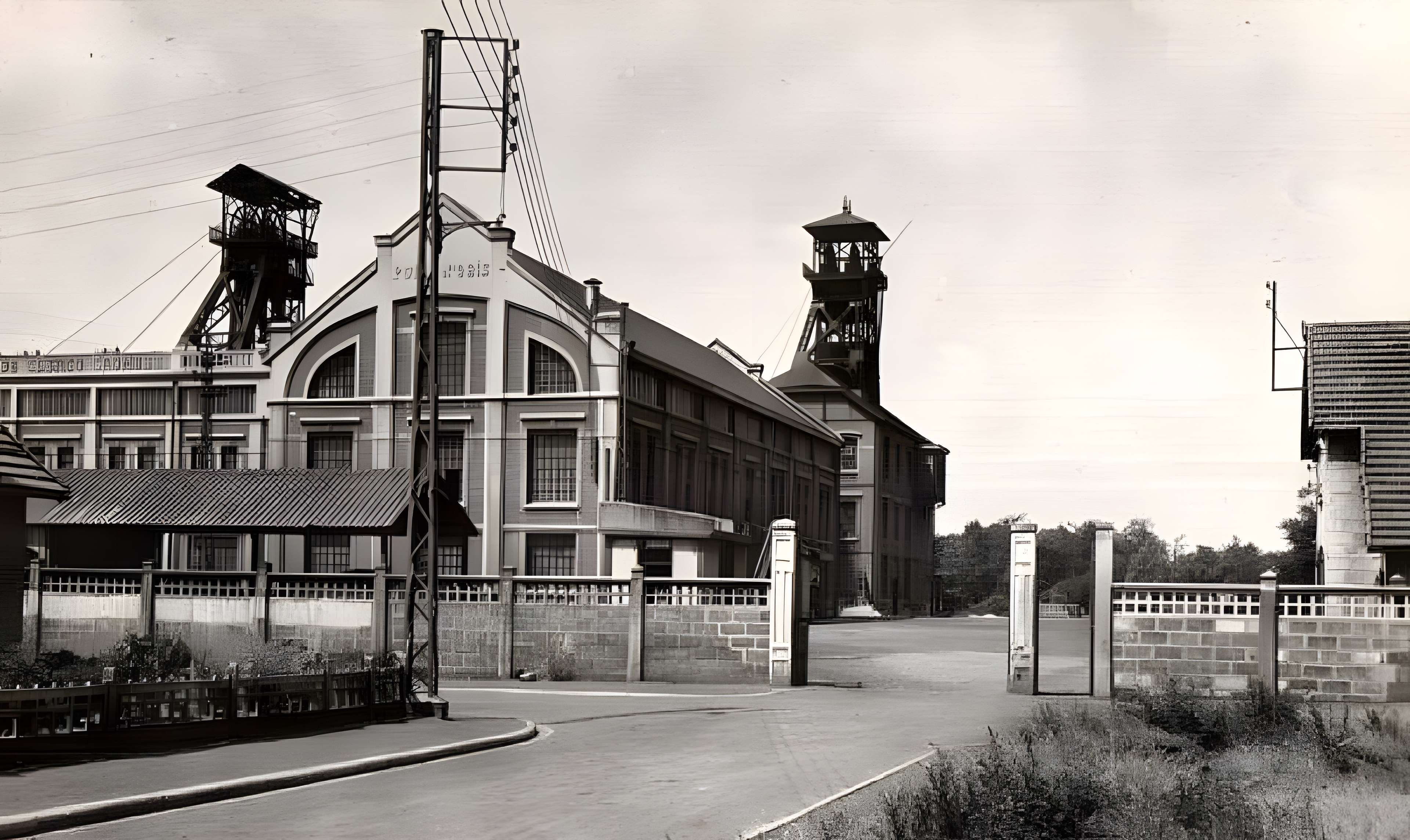 Fosse n° 9 et 9 bis des mines de Dourges à Oignies