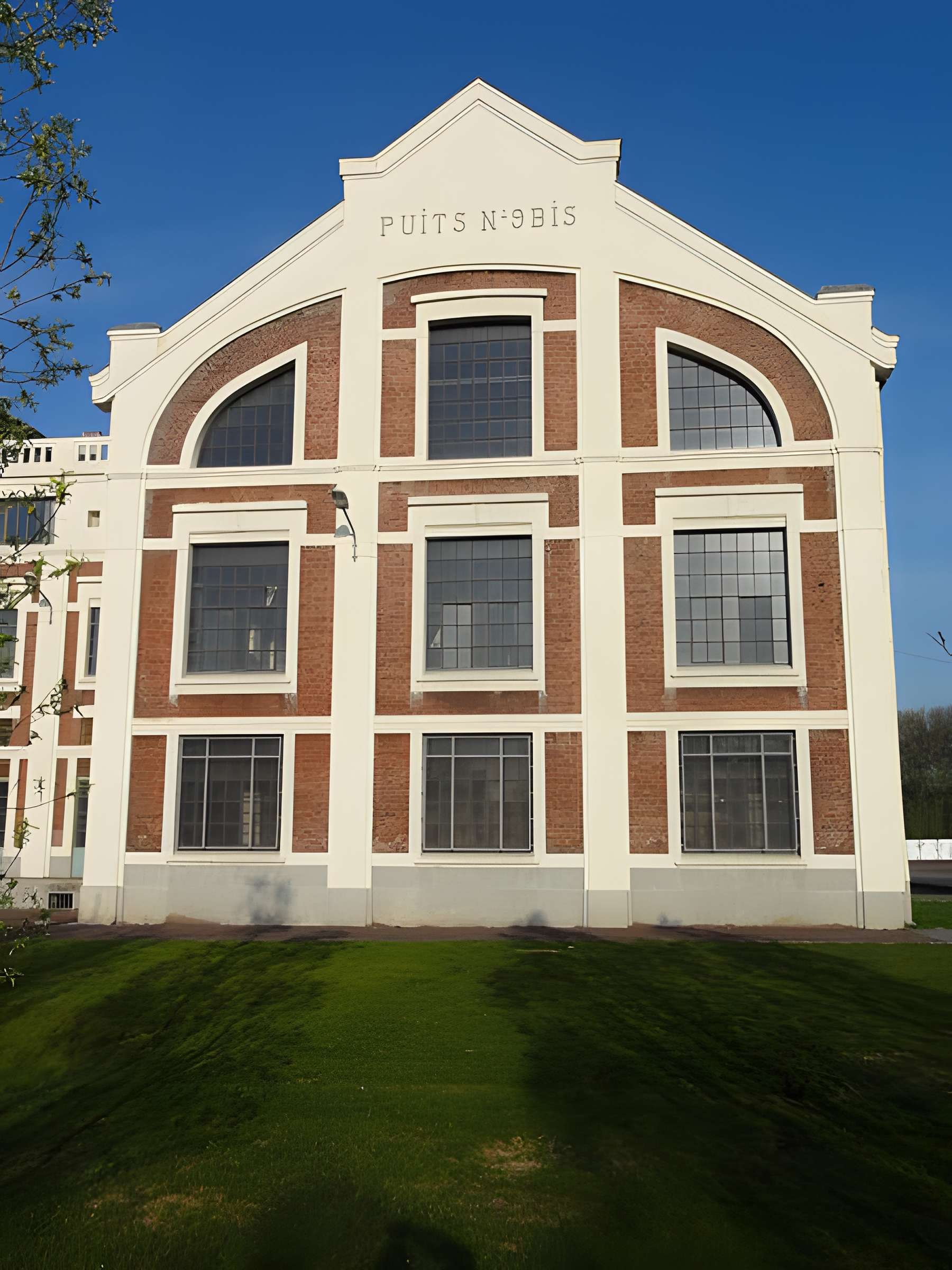 Fosse n° 9 et 9 bis des mines de Dourges à Oignies