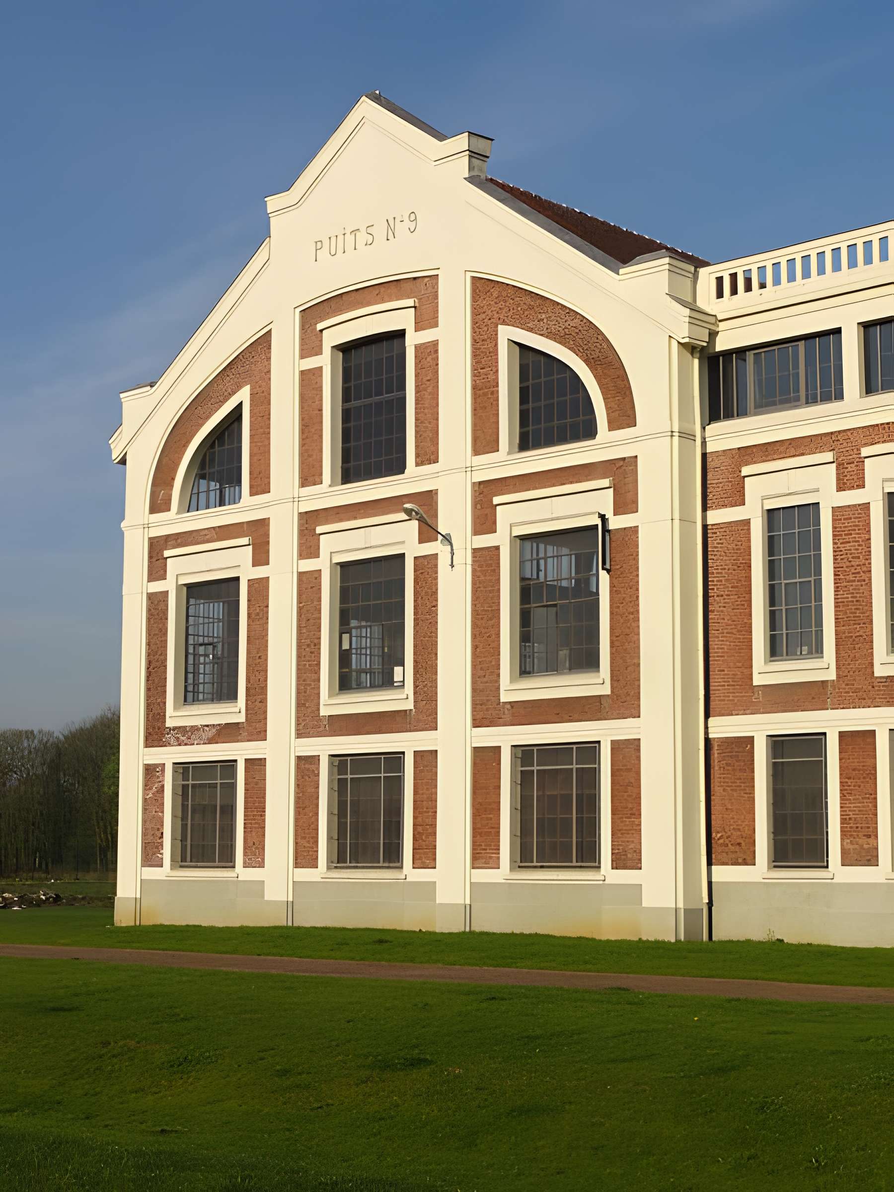 Fosse n° 9 et 9 bis des mines de Dourges à Oignies