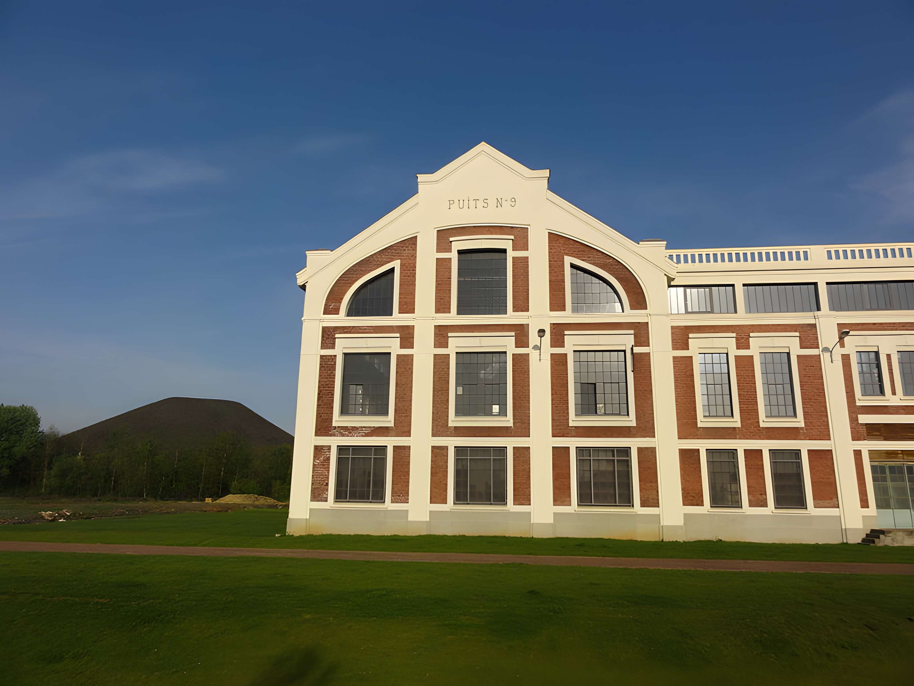 Fosse n° 9 et 9 bis des mines de Dourges à Oignies