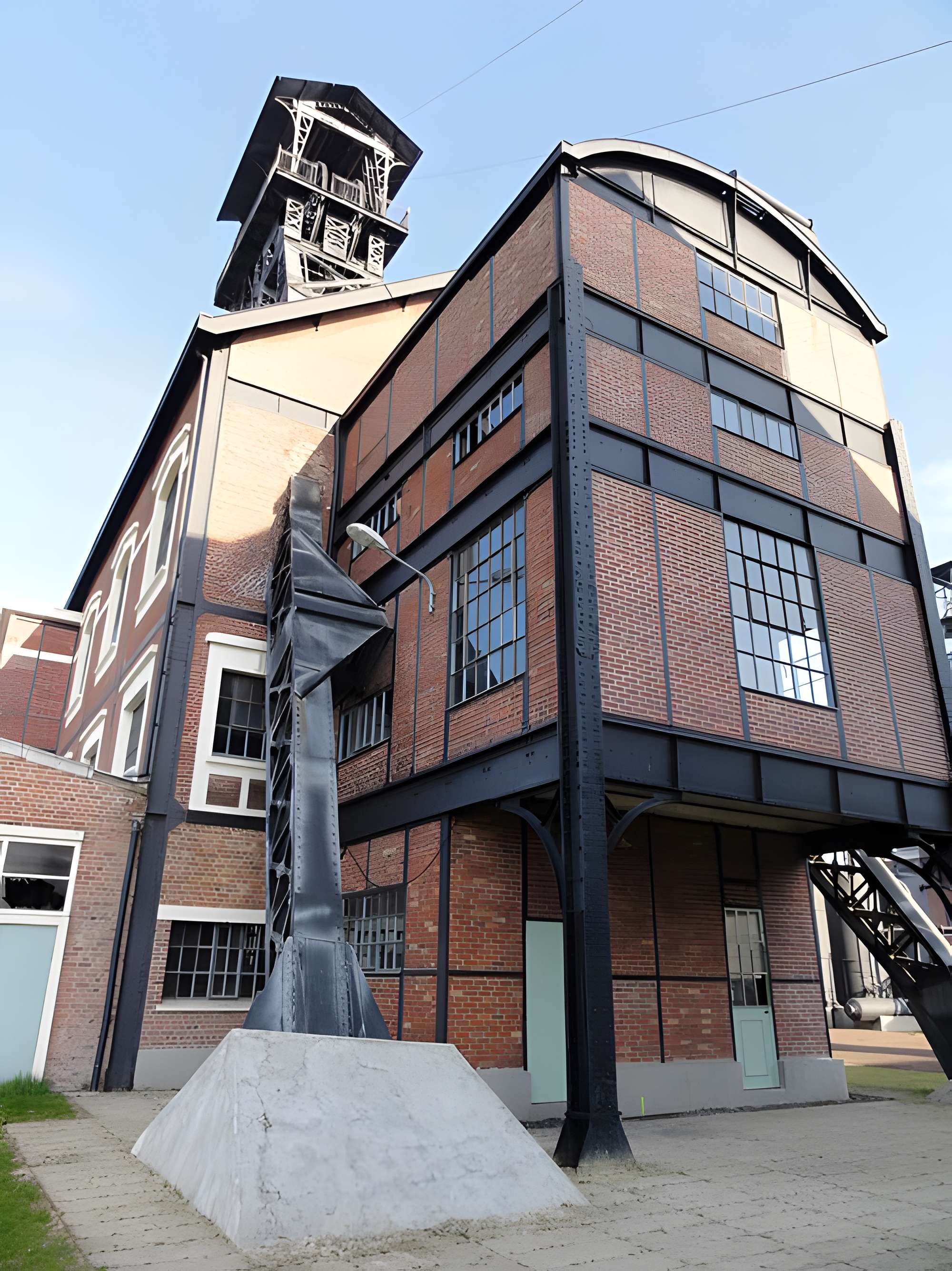 Fosse n° 9 et 9 bis des mines de Dourges à Oignies