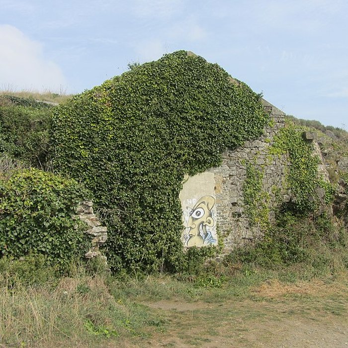 Photo de Four à rougir les boulets de la pointe du Roc à Granville