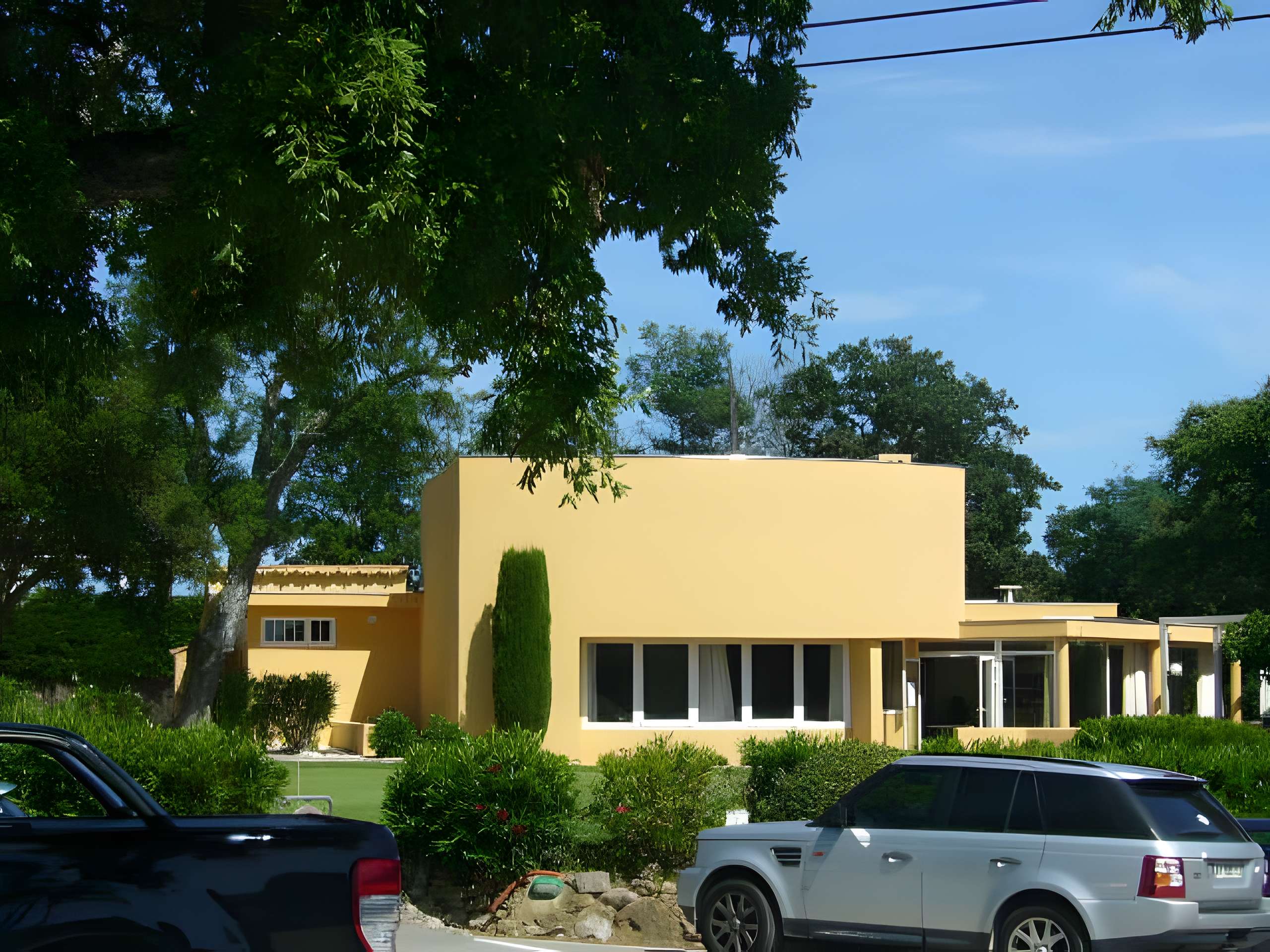 Golf de Beauvallon à Grimaud Club House vu du parking