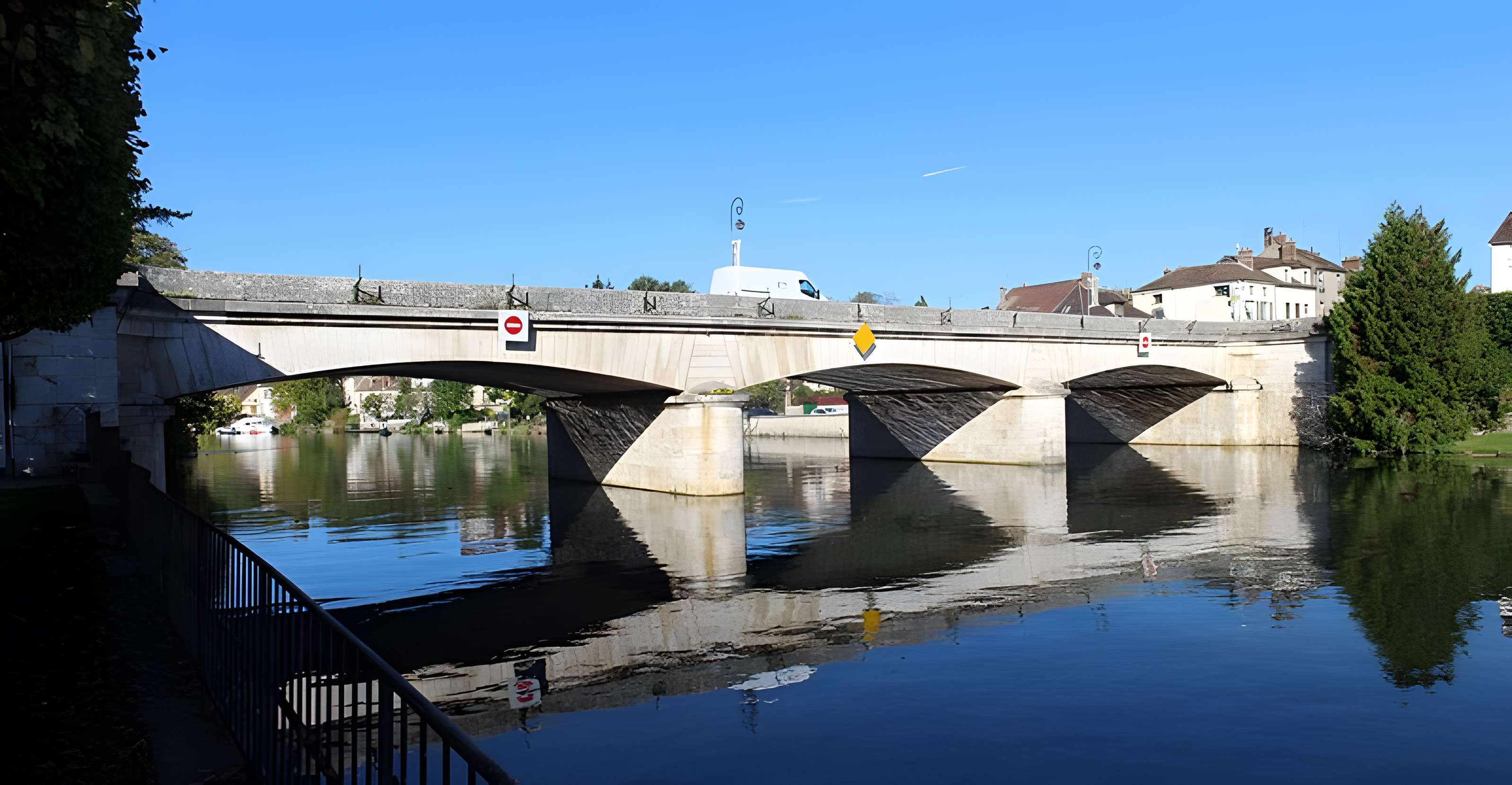 Grand-Pont de Nemours 